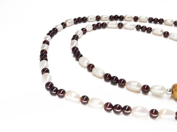 chain with pearl and garnet