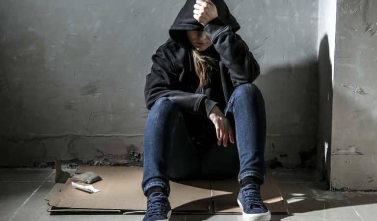 Here Is How Trauma And Addiction Go Together
