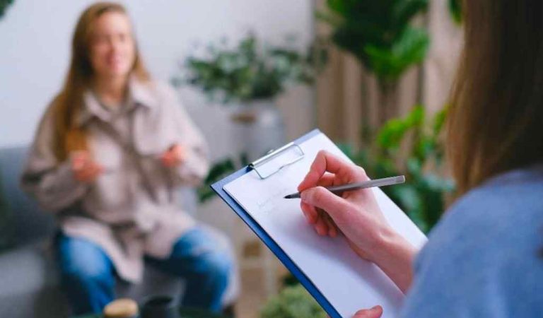 5 Career Choices With A Family Therapist Degree